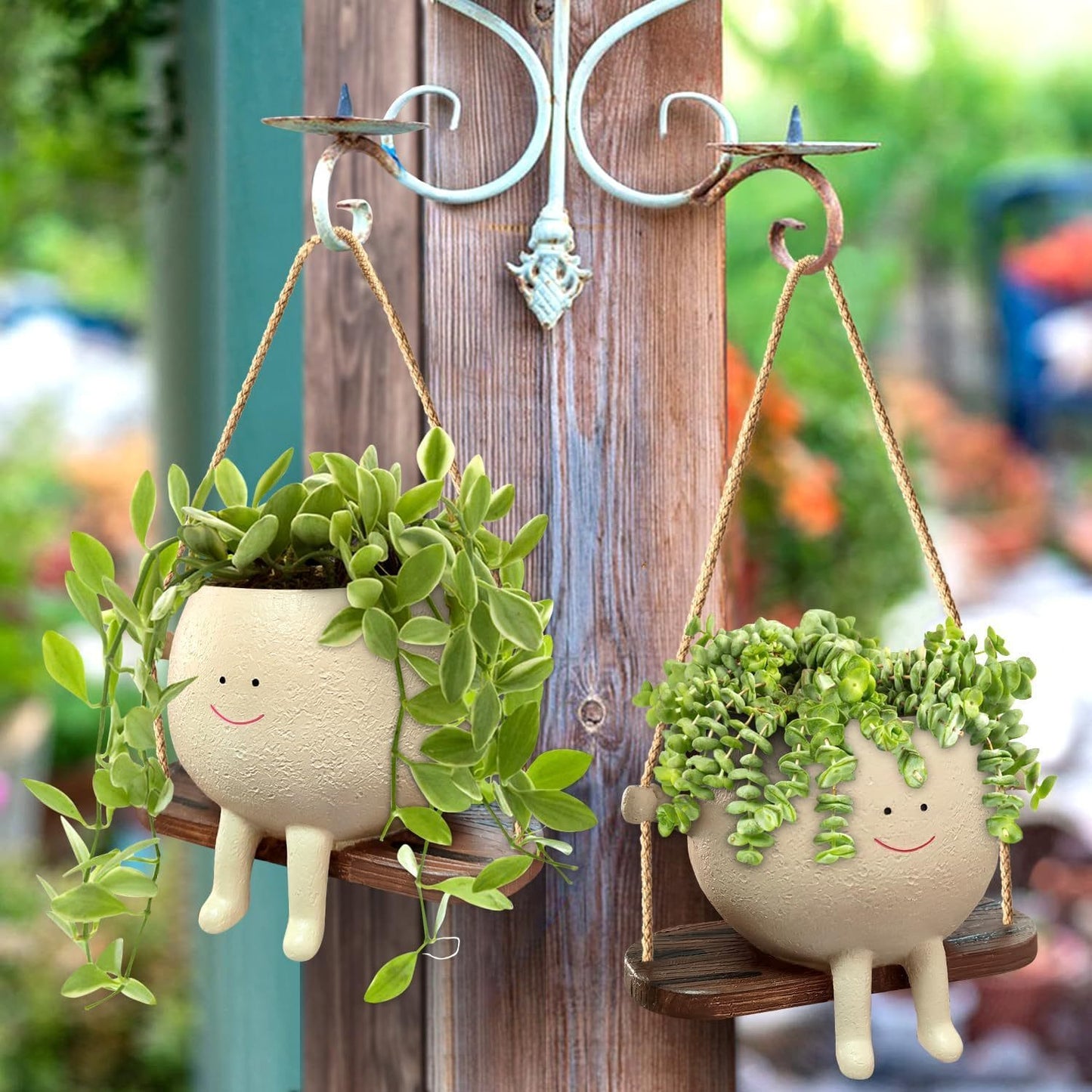 Liva Swing | Hängender Smiley-Blumentopf aus Harz für Balkon & Garten