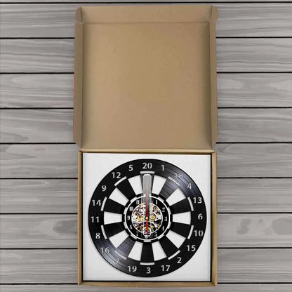 VinylDart | Vintage-Dart-Wanduhr aus Vinyl | Geräuschloses Uhrwerk & Retro-Design für Clubs, Bars & Spielräume
