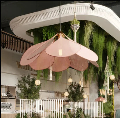 Elegante Hängeleuchte im Blumenblatt-Design – inspiriert von der Natur