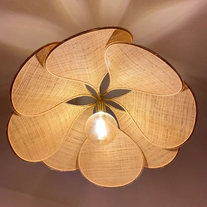 Elegante Hängeleuchte im Blumenblatt-Design – inspiriert von der Natur