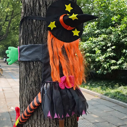 Halloween Baumkletternde Hexe – Schaurige Gartendeko mit orangefarbenem Haar