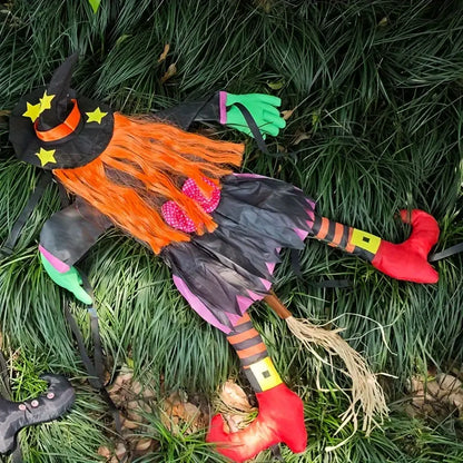 Halloween Baumkletternde Hexe – Schaurige Gartendeko mit orangefarbenem Haar