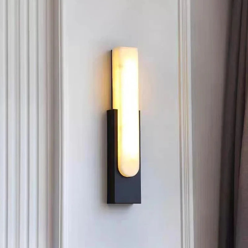 Elegante marmeren wandlamp – luxe wandlamp met LED-licht en gouden accenten