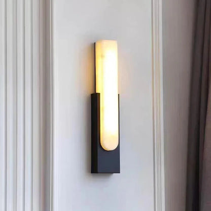Elegante marmeren wandlamp – luxe wandlamp met LED-licht en gouden accenten