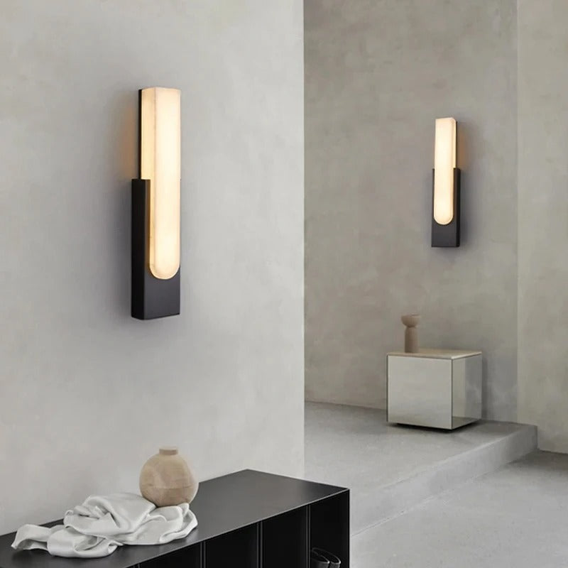 Elegante marmeren wandlamp – luxe wandlamp met LED-licht en gouden accenten