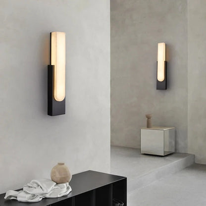 Elegante marmeren wandlamp – luxe wandlamp met LED-licht en gouden accenten