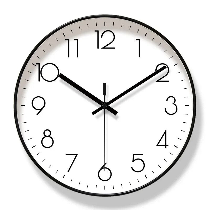 Norviga Noir | Schwarze Wanduhr im nordischen Design mit Quarzwerk
