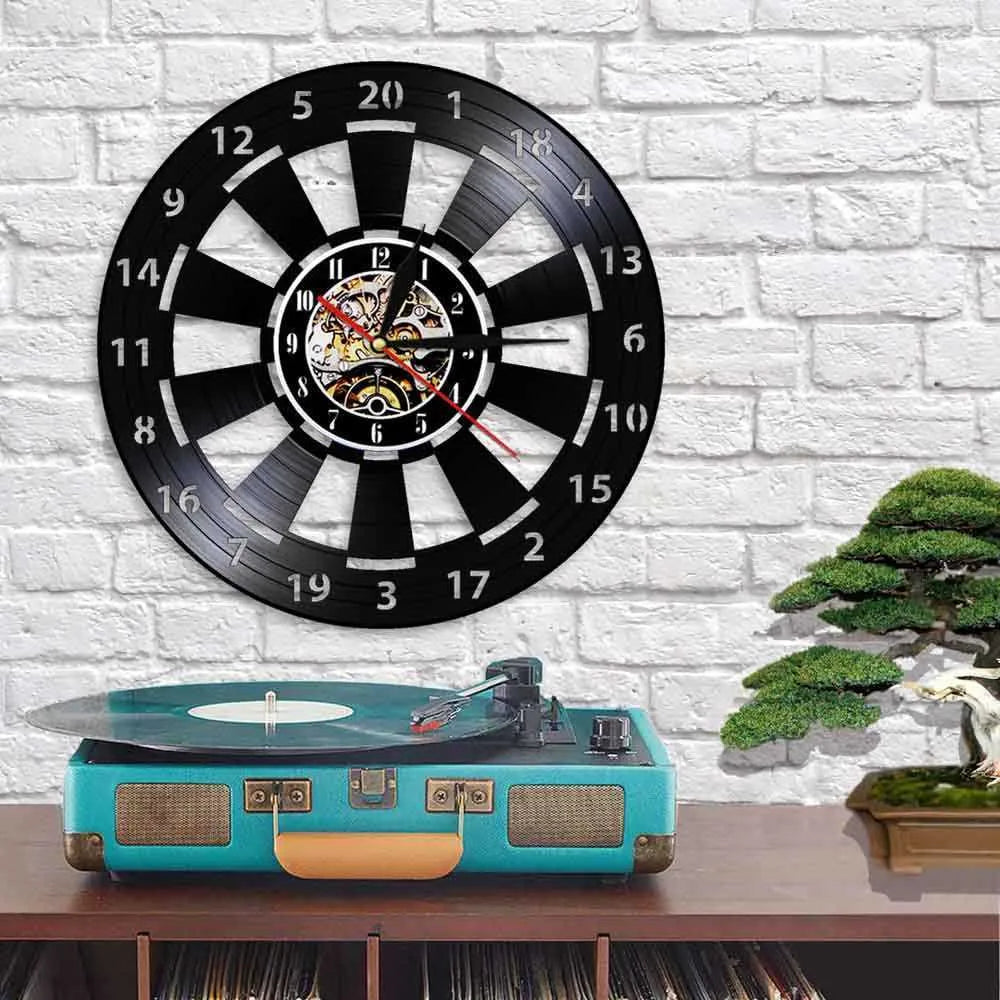 VinylDart | Vintage-Dart-Wanduhr aus Vinyl | Geräuschloses Uhrwerk & Retro-Design für Clubs, Bars & Spielräume