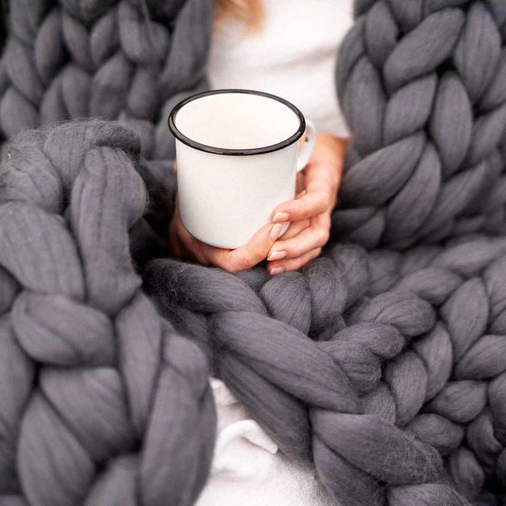 NordWeave | Edle XXL Strickdecke aus weichem Garn für Wohn- & Schlafzimmer