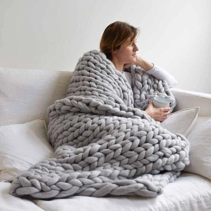 NordWeave | Edle XXL Strickdecke aus weichem Garn für Wohn- & Schlafzimmer